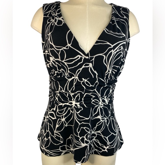 White House Black Market Tops - White House Black Market Black and White Sleeveless Top Women’s Medium